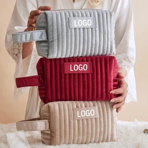 Customizable Quilted Velvet Cosmetic Bag Portable Wedding Makeup Organizer with Zipper Closure Fashion for Toiletry
