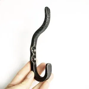 Artistic Iron Wall Hook for Rustic Home Decoration Handmade Utility Organizer with Elegant Hanging Design