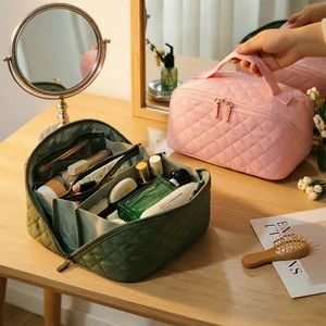Customizable Fashion Large-Capacity Waterproof Moisture-Resistant Zipper Portable Travel Home for Cosmetics Storage Tote