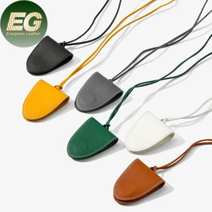 EA678 Custom Logo Design Leather Bag Clip Magnet for Tote Bags Customize Magnetic Metal Bag Charm Clips