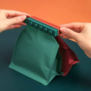 Kitchen and Home Snack and Chip Clips with Strong Grip Curved Design Sealing Bag Clips Bag Sealing Clip for Snacks