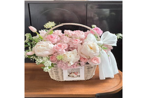 Rattan Flower Basket With Flowers Flower Bouquet Gift For Girls On Valentine's Day Mother's Day Flower Storage Basket