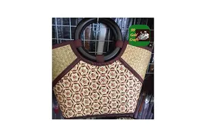 NATURAL HANDWOVEN SEAGRASS STORAGE BASKET WITH DURABLE BRAIDED DESIGN FOR ECO HOME ORGANIZATION AND DECOR USE