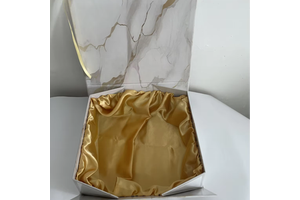 Strong Magnetic Closure Adhesive Paper Sealing Corners Mailing Christmas Gift Packaging Supply Storage Box for Clothes Reusable