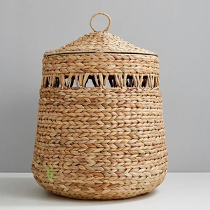 Eco-friendly Handcrafted Rattan Bohemian Style Beverage Basket Lid Decorative Home Organization Laundry Basket Vietnam Factory