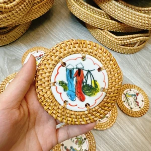 Wholesale Eco-Friendly Natural Rattan Plates Classic Wedding Picnics Inspired Vietnam Water Hyacinth Tableware Wicker Basket