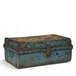 Iron Decorative Storage Box Elegant Trunk Design for Home Organization