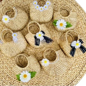 Vietnam Manufacturer's Classic Light Brown Rattan Picnic Basket Stylish Door Wicker Flower Storage Holiday Gifts TUYET DUNG