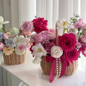 Handwoven Modern Wicker Crafts Rattan Round/Oval Flower Basket with Waterproof Design Portable Handle Gift Ready
