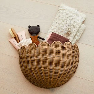 Home storage & decoration hand-weave scallop edge wall basket natural rattan container baskets