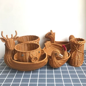 PP Rattan Hand-Woven Folk Art Animal Shape Storage Basket Fruit Snack & Living Room Desktop Wicker Crafts Basket
