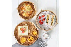 Factory Direct Eco Friendly Handwoven Round Food Snacks Bread Fruit Rattan Wicker Picnic Storage Baskets Tray With Handle