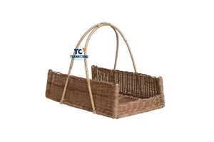 Best Selling Creative Handmade Wicker Basket With Handle Natural Rattan Basket Wholesale Price