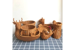 PP Rattan Hand-Woven Folk Art Animal Shape Storage Basket Fruit Snack & Living Room Desktop Wicker Crafts Basket