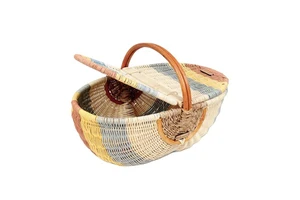 Handwoven Natural Rattan Storage Basket with Handle for Christmas Decorations and Gifts