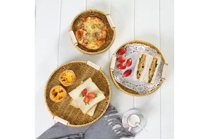 Boho Eco-Friendly Handwoven Round Food Bread Plastic Fruit Woven Rattan Picnic Storage Baskets Tray With Handle Desktop Kitchen