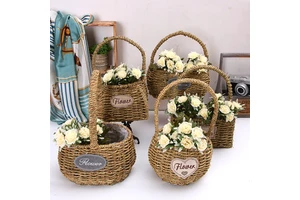 Wholesale Rustic Straw Flower Baskets&ware Handmade Rattan Flower Arrangements Portable Rattan Storage Baskets Fruit Baskets