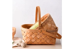 Natural Hand Woven Rattan Flower Baskets Round Wood Chip Gift Basket With Handle Eco-Friendly Minimalist Business Gifts