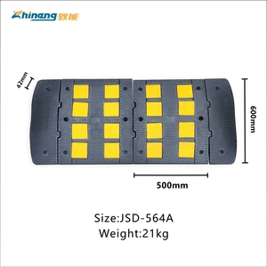 Durable Yellow and Black Surface Texture Parking Lot Speed Bumps Rubber Speed Bump
