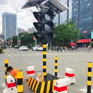 Factory Price Waterproof IP65 Solar Mobile Traffic Signal Light 3 Aspect LED Warning Lamp for Highway and Crossing