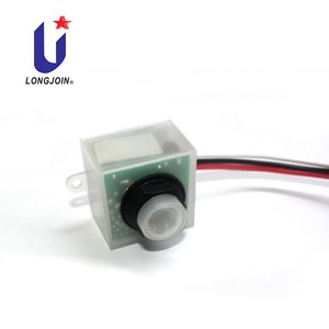 Outdoor Traffic Light with Stop Symbol Built-in Photocell Sensor Optical Switch