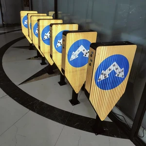 Pedestrian Safety Yellow Arrow Traffic Directional and Lane Designation Signs with Strobe Flashing IP57 Waterproof