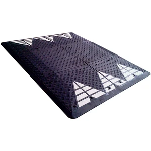 High Quality Traffic Red and Black Rubber Traffic Road Speed Bump Cushion