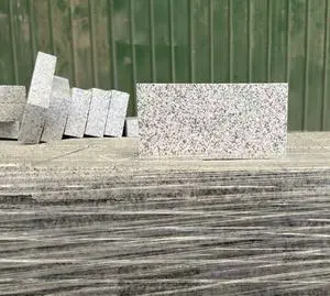 China Gary Granite Kerbstone & Paving Stone with Flamed Surface Modern Design Cut-to-Size for Villa and Outdoor Use