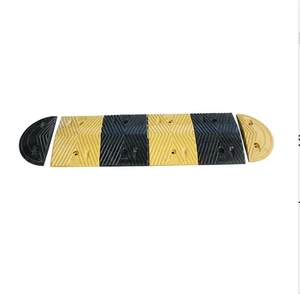 Outdoor Road Speed Bumps Traffic Speed Humps with Ramp Ends Rubber Material