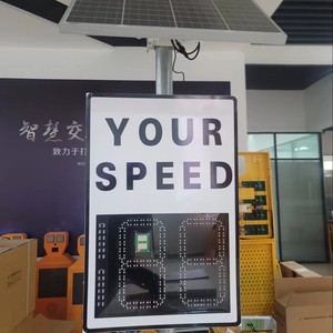 Speed Detector Solar Traffic Control Signs PC Aluminum Construction for Roadway Safety Highways Use IP68 Protection LED Lights