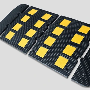 Durable Recycled Rubber 500x600x30mm Speed Hump Traffic Safety Device for 25-45mph