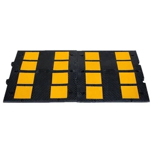 European Style Rubber Speed Bumps Road Speed Reduction Board with Warning for Cars Slope Buffer Strip