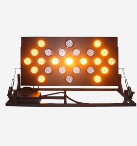 Auto Dimming Car Mounted Folding LED Panel Directional Arrow Boards IP58 Waterproof >1000m Visual Distance Road Construction Use