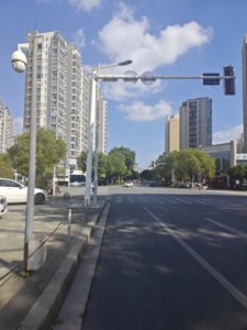 Galvanized Steel Outdoor LED Traffic Signal Light Cross Road Traffic Light Pole for Street v