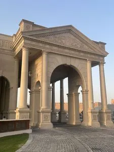 YUSHI Luxury Natural Beige Lime Stone Exterior Wall Customizable Exterior Wall For Hotel And Villa Projects