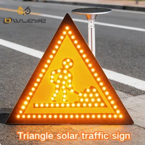 700/900mm Aluminum Triangle Solar Traffic Sign with 8mm Thickness 3M Reflective Film IP66 Flashing LED Warning Light for Highway