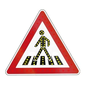 Solar Powered Aluminum Triangular Traffic Sign High-Intensity Prismatic Reflective Sheeting IP66 Rated LED Illumination for Road
