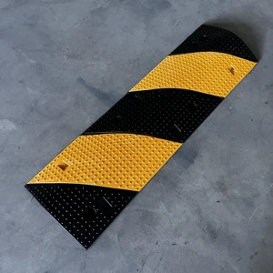 Road Reflective Solid and Practical Driveway Rubber Speed Bump Speed Hump
