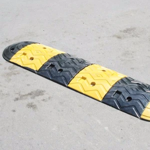 Wholesale All Size Durable Reflective Rubber Speed Hump Road Safety Rubber Speed Bump