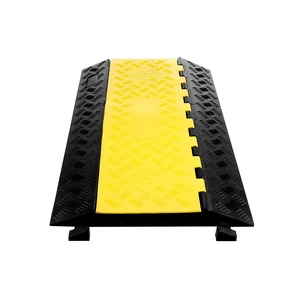 100% Recycled Rubber Cable Protector Ramp 900*500*50mm with 5 Channel Roadway Hole Speed Bumps Product