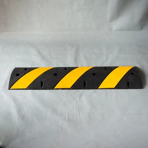 Flexible Traffic Safety Driveway Speed Breaker Curb Portable Ramps Rubber Bump for Road Speed Reduce