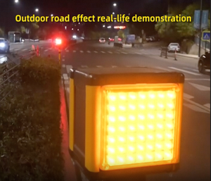 Solar Synchronous LED Traffic Lights PC Fog Lamp Ramp Night Road Outline Flashing Lights with Clear Film