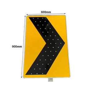 Outdoor Warning Traffic Direction Customized Reflective Yellow Flashing Arrow Solar LED Road Signage