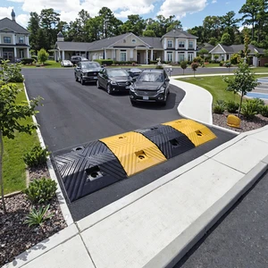 Zento Outdoor Roadway Safety Speed Bump Durable Reflective Rubber Yellow-Black Traffic Dump Deceleration