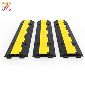 2 Channel 11000lbs Per Axle Capacity Movable Thermoplastic Rubber Speed Bump 10-15mph Rating 30mm Height 14