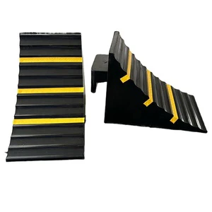 Heavy Duty Black Anti-Slip Truck Wheel Stopper Rubber Speed Bump Wheel Chock