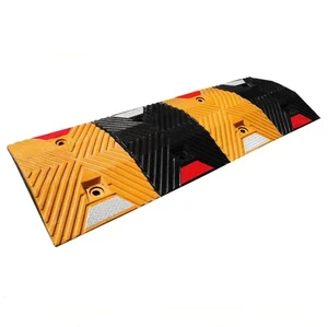 Heavy Duty Rubber Speed Bump Modular Traffic Speed Hump with Reflector for Parking Lot Road Safety