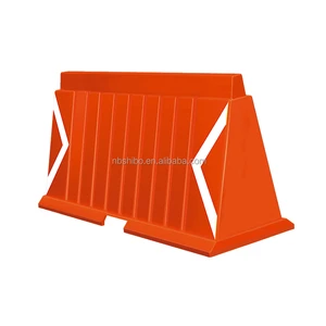 Road Runner Water Filled Barricade Signal Highway Safety Warning Products Barricade Traffic Calming Traffic Control Device
