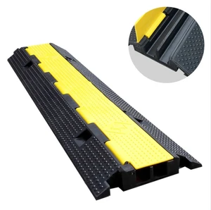 China Portable Yellow-Black Warning Anti-Slip Textured Speed Bump Q235copper Plate Hydraulic Road Blocker