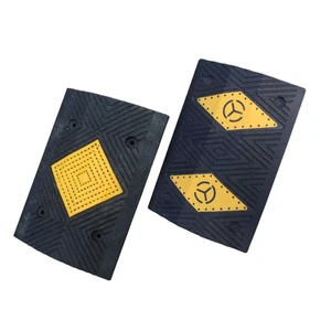Hot Selling Rubber + Plastic Speed Bump High Loading Capacity 50 cm High Durable Road Security Traffic Safety